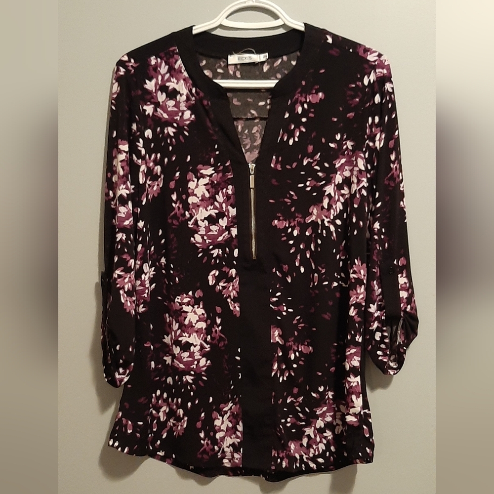 Ricki's Brand Top ~ Med